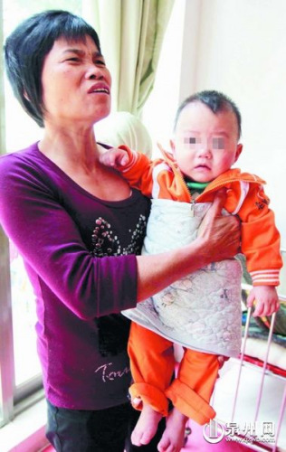 女儿未婚产子不知去向穷困老太卖掉小外孙(图)