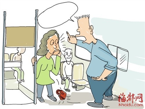 女乘客公交车上发牢骚司机停车将其打脑震荡