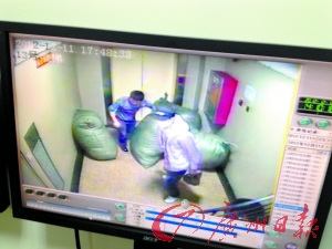 盗贼大白天狂盗一大厦价值两百万皮草(图)