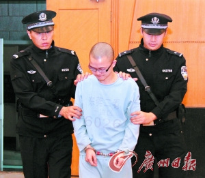 男子因嫌父亲看电视声音太大将其砍死获刑15年