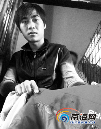 小伙见义勇为抓抢匪身中一枪仍不放手(图)