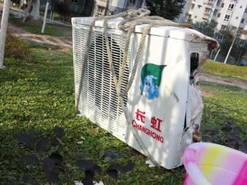 男子安空调25楼坠亡家属索51万赔偿(图)