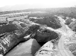 非法采砂致使河道面目全非村民护河挨打(图)