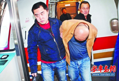 女友被抢男子杀情敌逃13年国外结婚资产近千万