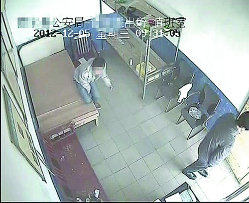 河南商水警方自揭家丑拍民警违规图传网上(图)