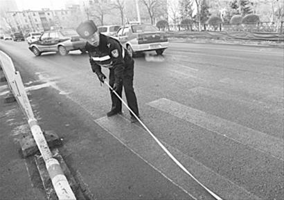 的哥撞老太想“脱责”路人指证司机说谎(图)
