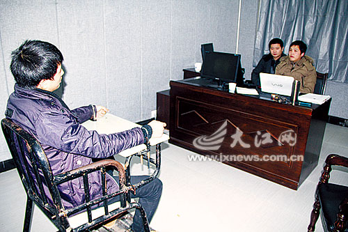 5少年靠偷窃度日缺钱持刀蒙面入室抢劫(图)