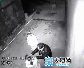 服务员不为顾客找小姐被打警方拘留其亲戚(图)