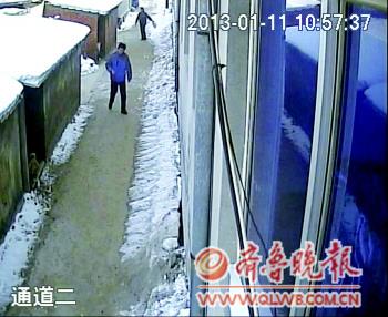 男子为给病重父亲买药偷好友订婚金耳坠(图)