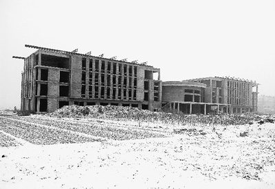 ɽ��һ������ũ���Ͻ�������¥����֧��β��ͼ��