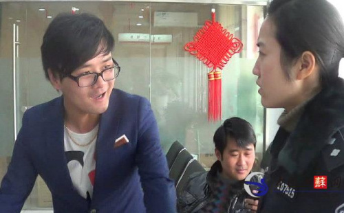 小伙自动柜员机上捡到3千元要自行保管引热议