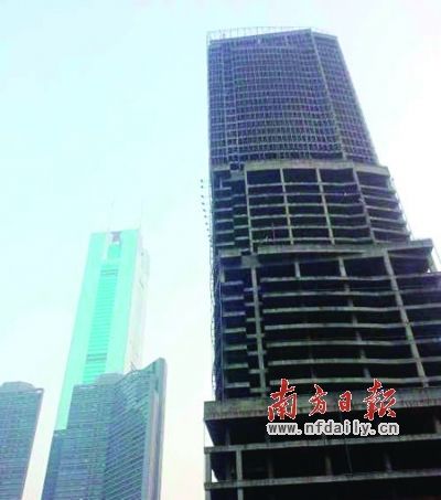 广州“最牛包楼广告”被拆条幅遮挡整栋烂尾楼