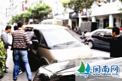 ��������ӷ�ˮͷ���оܲ����³�ǹ���£�ͼ��