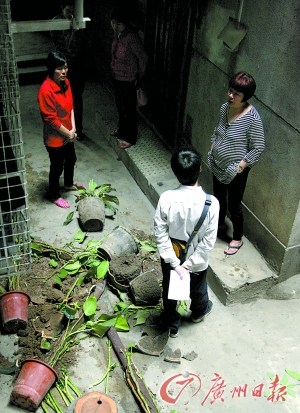 中年男子赋闲独居多次滋扰邻里疑精神失常