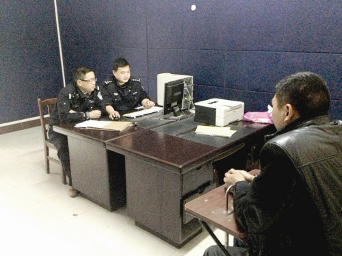 男子冒充警察行骗为求逼真伪造“受贿处罚书”
