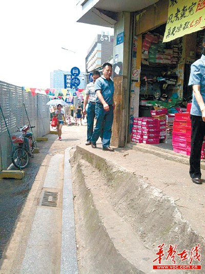 长沙“钉子楼”不满200万拆迁赔偿霸人行道9年
