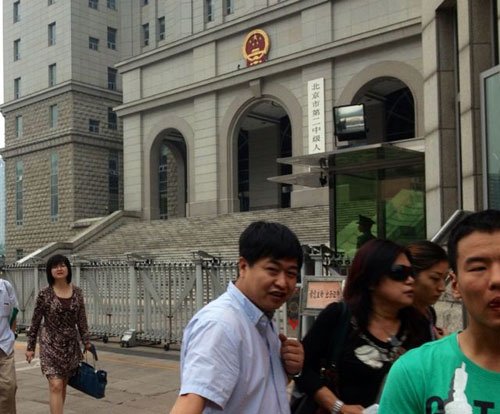 原铁道部运输局副局长苏顺虎案因堵车延迟开庭