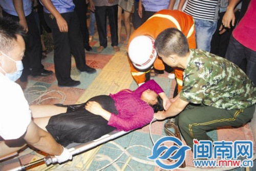 �и����������ɷ�ȥ��˫˫�������ں��пޣ�ͼ��