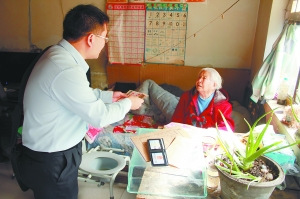 男子拒不支付每月60元赡养费法官上门催款11年