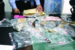 �ܵ�������Ǯ���������һ�����ٽ���ϰ壨ͼ��