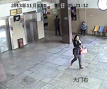 男婴出生两天被人抱走警方全城搜寻难获结果