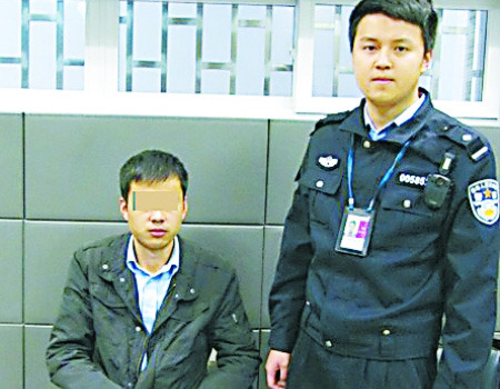 男子私自拉开飞机安全门被拘留5天称因好奇