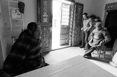 夫妇非婚生女遭计生部门抱走维权14年无望(图)(2)