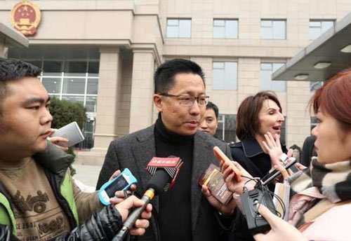 �����ֲ���֤������Ժ�ſڳ�ǰ�ޡ��񾭲���