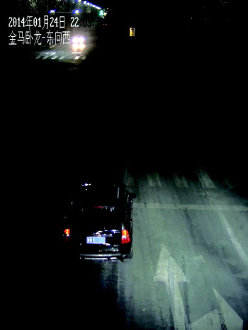 ������ҹ�䱻ײ�����������·��������Ͷ��