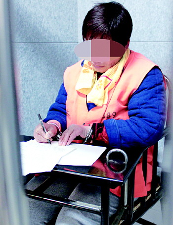 Ů�ӳ������ɷ�ұ���������ȡЦ�����ϱ�¶�