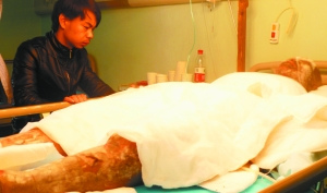 ����һ������ҹ�����Ӱ�ס��Ů�����ͷ���