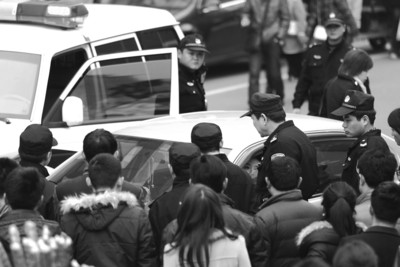 Ů˾������ײ�˺�����������ֳ���Χס��ͼ��