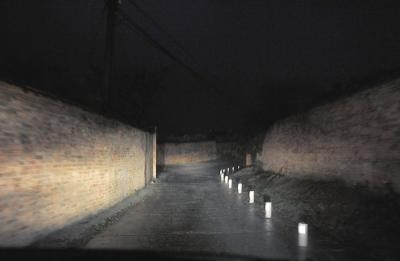 少女被囚狗场地窖当性奴脚缠铁链逃出7公里(图)