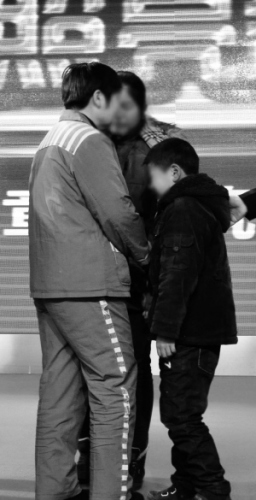 夫妻拐卖妇女卖淫双入狱一对儿女差点没钱读书