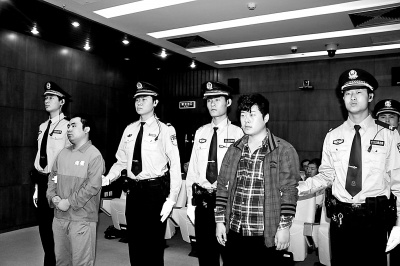 男子卖假冒手机两个月获刑3年