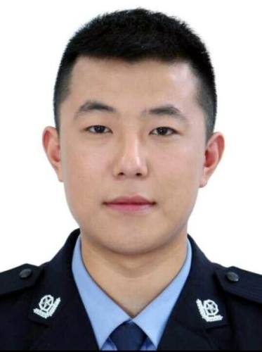 年轻交警高速救人被撞身亡目击者:本有时间躲开