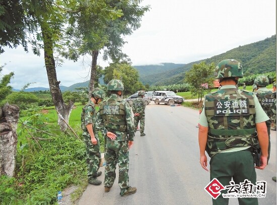 ���ϱ��ٳ����ʻ��ϸ�ڣ�¶����Ѫ˫�������侯