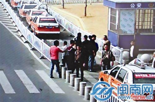 3�����°��úڳ���10���˰����ڵ������ֻ���ͼ��