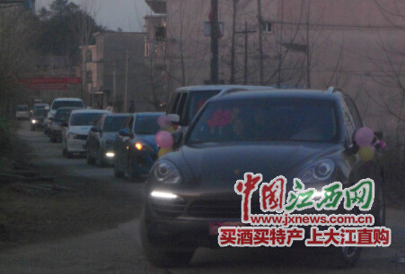 江西一村主任被曝借儿子婚宴敛财举报人遭报复