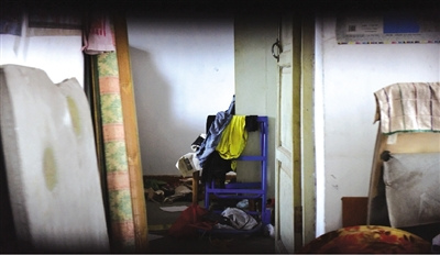 ����������ɱŮ����Ů������ˤ��ͬѧ����¥��ͼ��