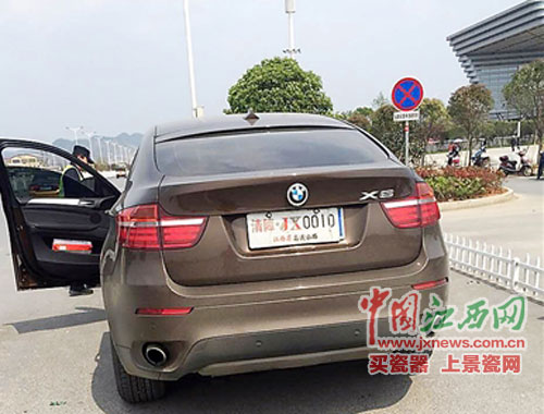宝马车为避抓拍伪装成清障车(图)