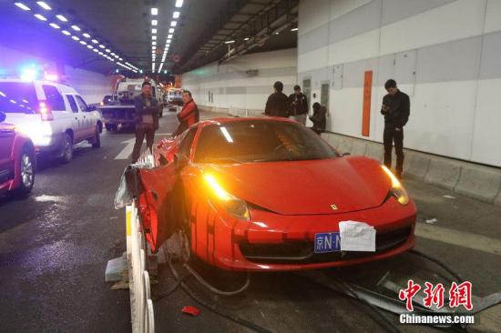 北京豪车飙车案今开审两名司机被诉危险驾驶罪