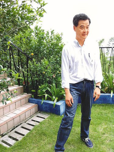 ����Ӣ��������뾳�������ڵ��и�ӿ�۲���