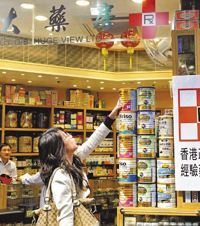 港奶粉抢购潮死灰复燃商家囤积加价售水客