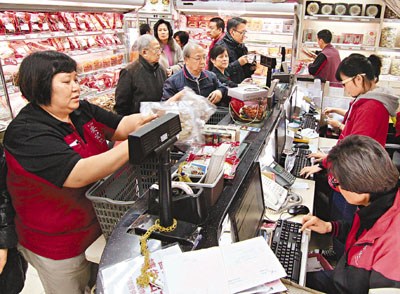 内地客赴港办年货豪掷20万不手软
