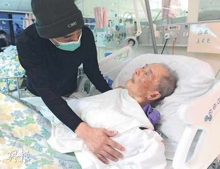 社交网站助老翁与家人团聚:忍泪榻前细诉别离情