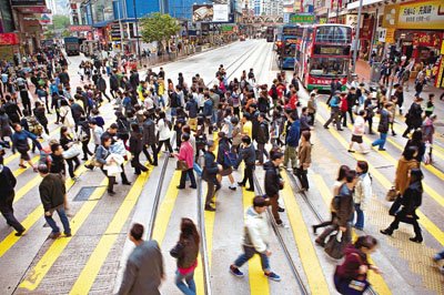 香港百万富翁减3万人资产受冲击七成看淡楼市
