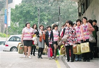 粤打击“零负团费”澳门业者欢迎内地推出措施