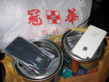 奶粉罐内藏28部iPhone手机内地男子闯关被截获