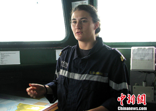 法军舰“葡月”号访港:“袖珍”舰里女兵“当家”